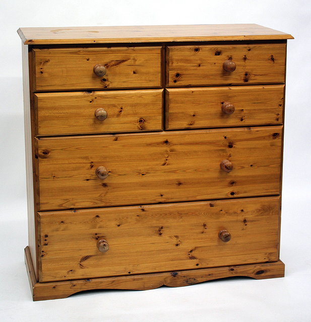 Appraisal: A NEAR PAIR OF MODERN PINE CHESTS OF DRAWERS each