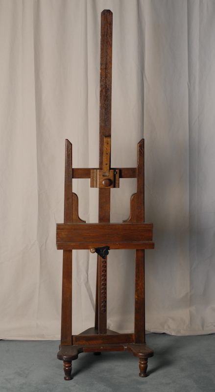 Appraisal: An Adjustable Oak Easel with an adjustable painting holder and