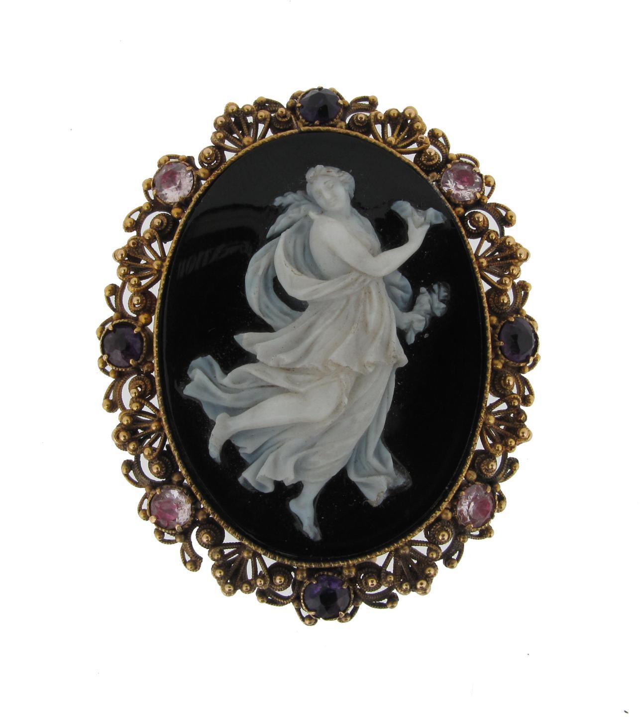 Appraisal: A Victorian carved hardstone cameo brooch