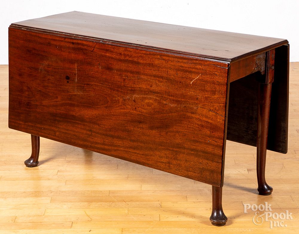 Appraisal: George II mahogany drop-leaf table ca George II mahogany drop-leaf