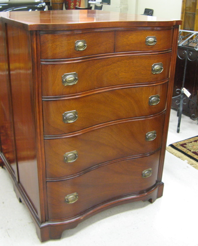 Appraisal: FEDERAL STYLE MAHOGANY CHEST OF DRAWER Drexel Furniture Co mid