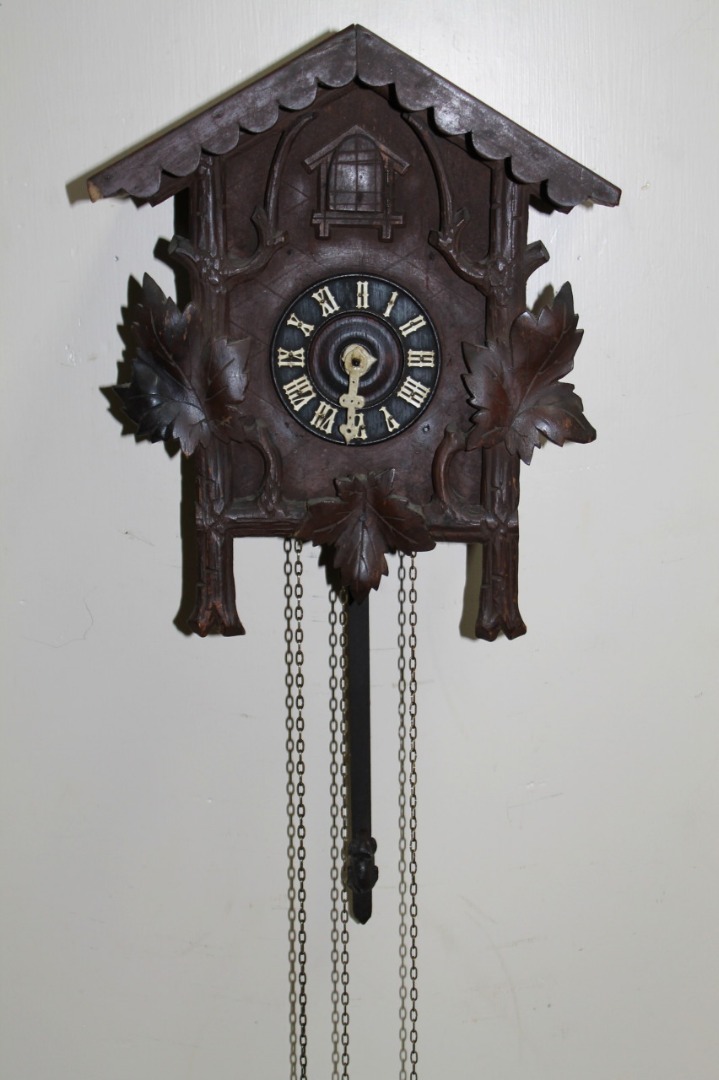 Appraisal: An early thC Black Forest wooden cuckoo clock the cm