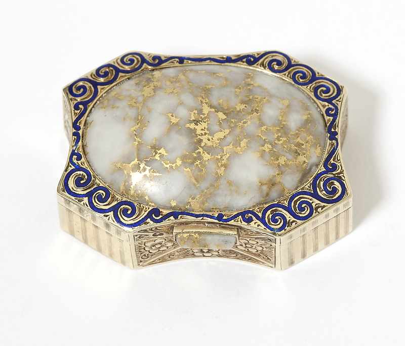 Appraisal: A gold in quartz enamel and gold pillbox Stamped K