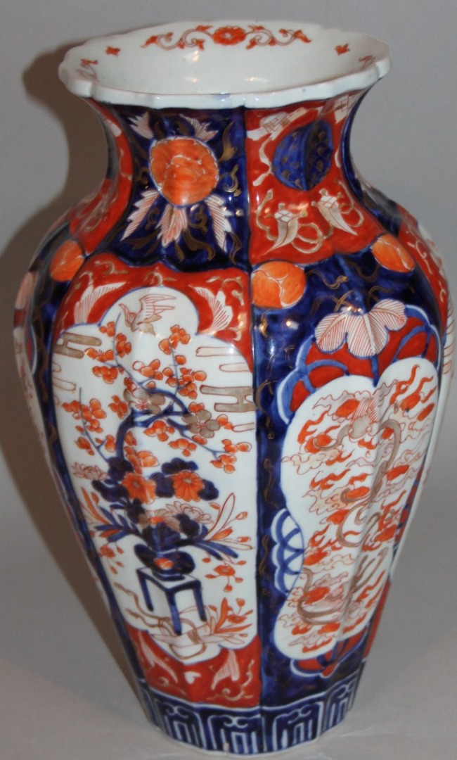 Appraisal: A Meiji period Japanese Imari vase the shouldered ribbed body