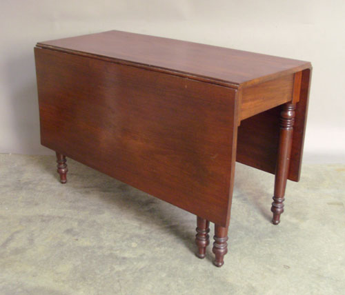 Appraisal: Sheraton walnut dropleaf table th c h w d