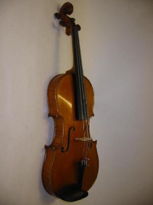 Appraisal: A WOLFF BROS VIOLIN the two piece maple back with