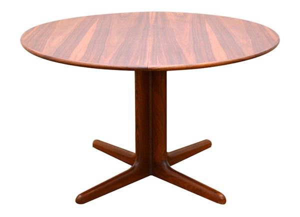 Appraisal: A DANISH EXTENSION DINING TABLE rosewood with two spare leaves