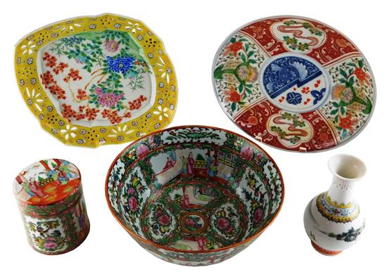 Appraisal: Assortment of Asian porcelain five pieces Pair of Japanese chargers