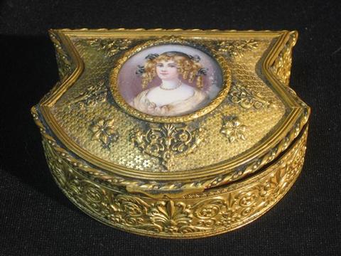 Appraisal: CONTINENTAL GILT-BRONZE SCALLOP-FORM BOX Finely cast with a central portrait