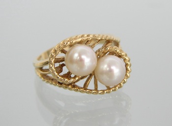 Appraisal: A Ladies' Gold and Pearl Ring k yellow gold ring