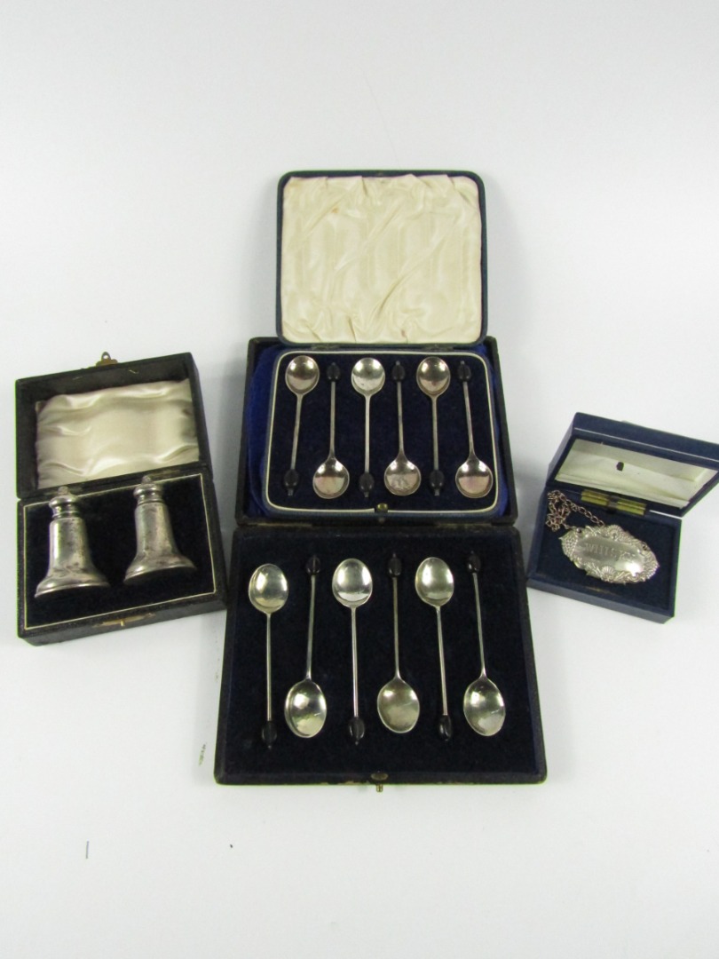 Appraisal: A set of six George V silver bean handled coffee