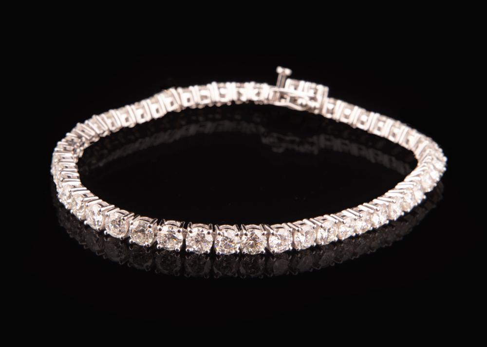 Appraisal: kt White Gold and Diamond Bracelet mounted with round brilliant