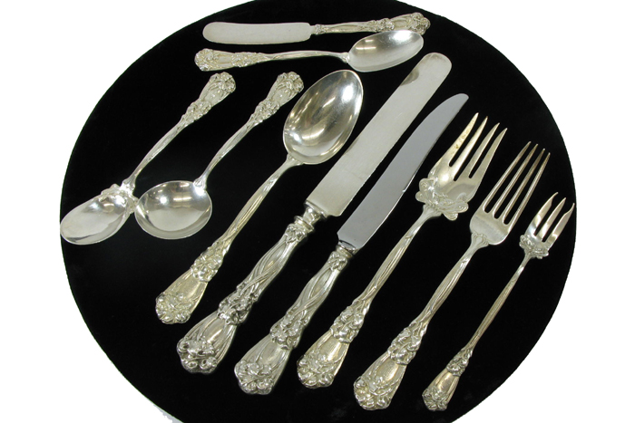 Appraisal: T E DICKINSON STERLING SILVER FLATWARE SET pieces in an