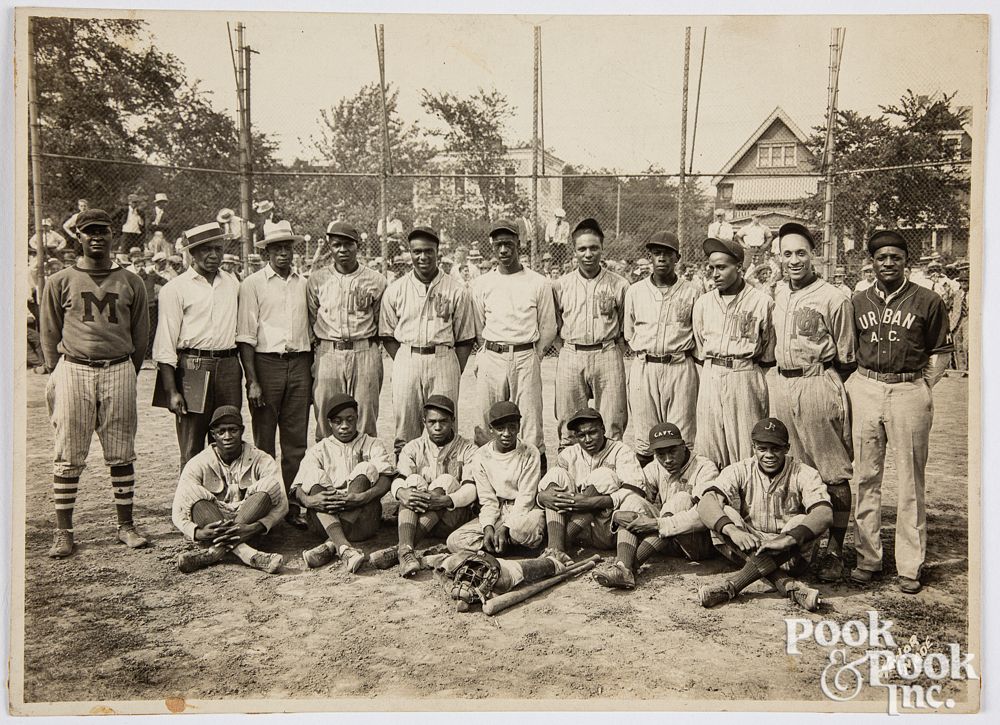 Appraisal: Photograph of an African American baseball team Black Americana photograph