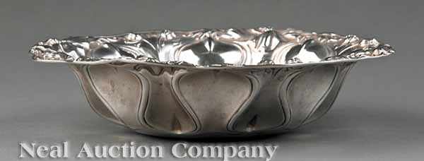 Appraisal: An American Art Nouveau Sterling Silver Berry Dish Alvin Providence