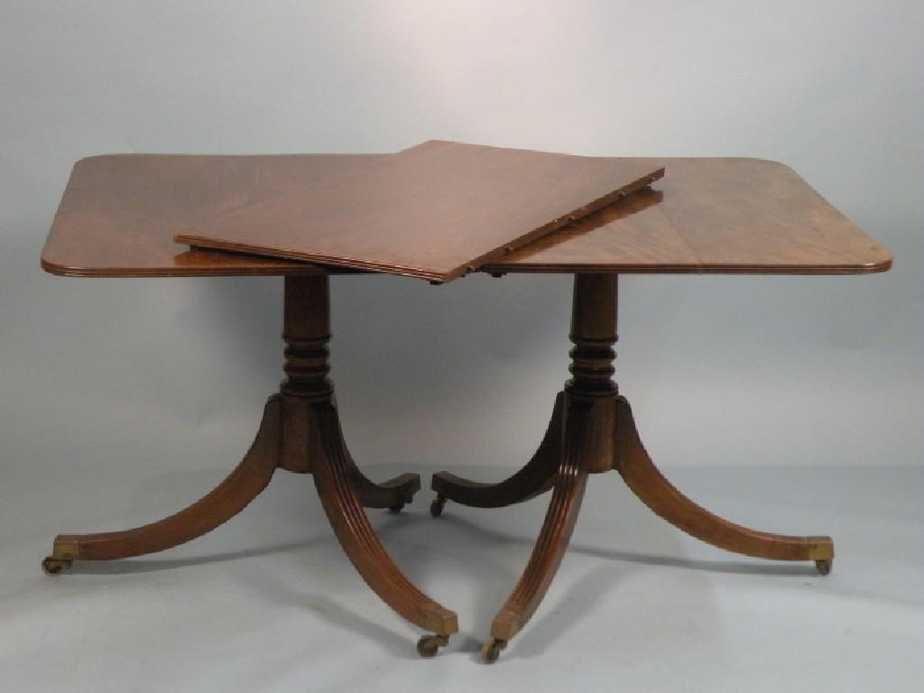 Appraisal: A late th early thC mahogany extending dining table in