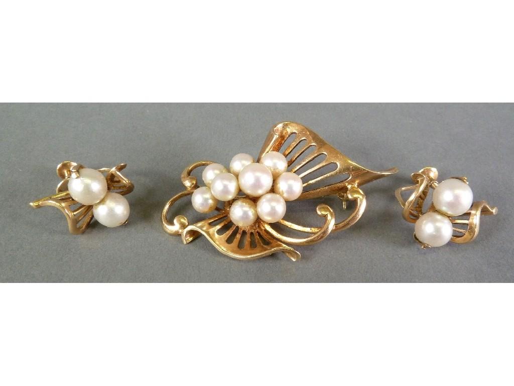 Appraisal: K MIKIMOTO TOKYO ct GOLD PIERCED BOW AND SCROLL BROOCH