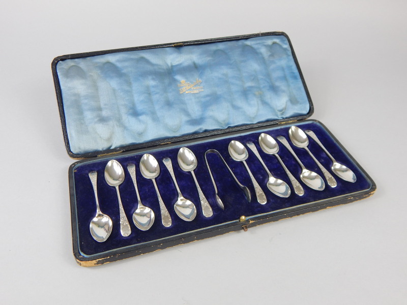 Appraisal: A set of twelve George V silver teaspoons each with