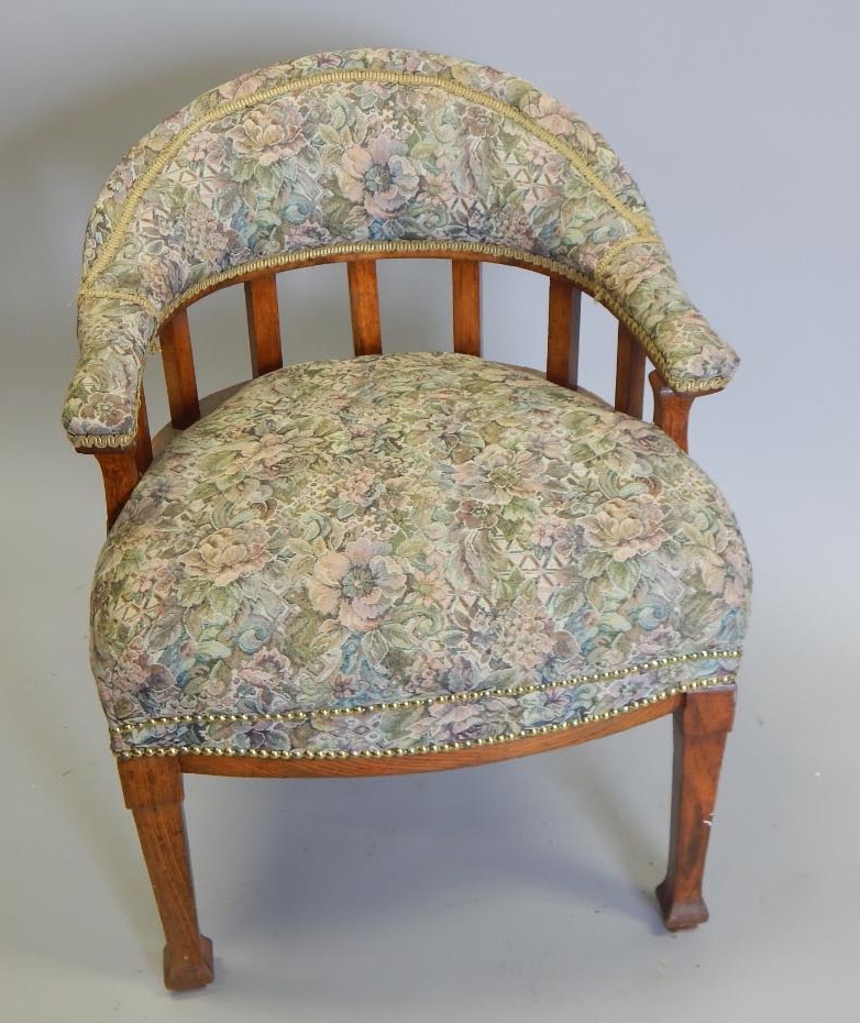 Appraisal: A thC oak tub shaped chair with slatted back on