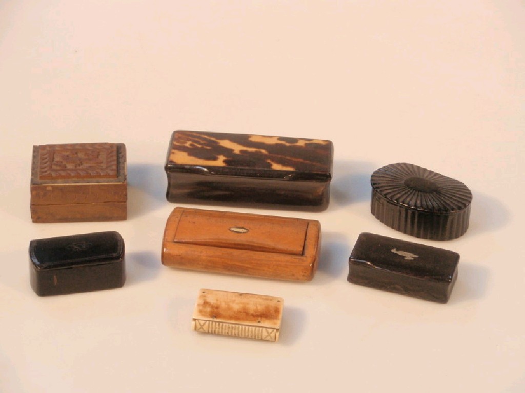 Appraisal: A small collection of six thC snuff boxes and a