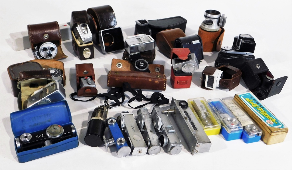 Appraisal: GROUP OF VINTAGE CAMERA ACCESSORIES Group of vintage camera accessories