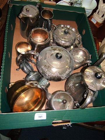 Appraisal: A quantity of metalware to include silver plated coffee pot