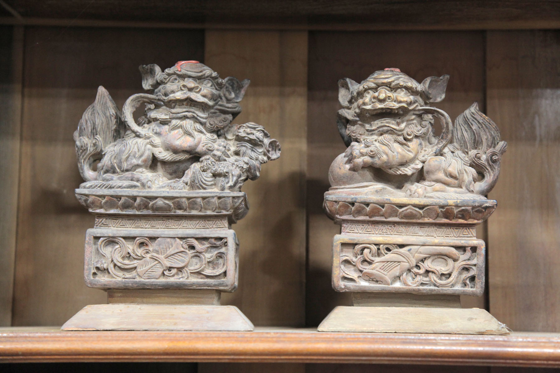 Appraisal: PAIR OF FOO DOGS China second half th century Well