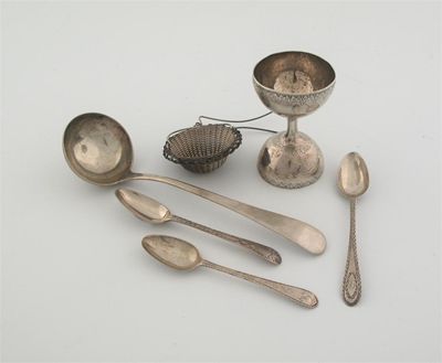 Appraisal: A mixed lot a Colonial sauce ladle unascribed three various