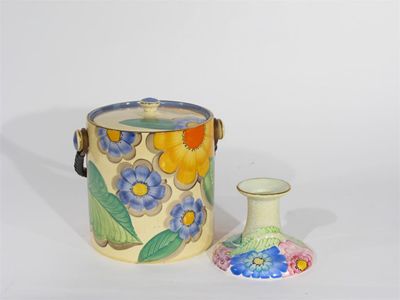 Appraisal: A Gray's Pottery biscuit barrel and cover pattern no painted