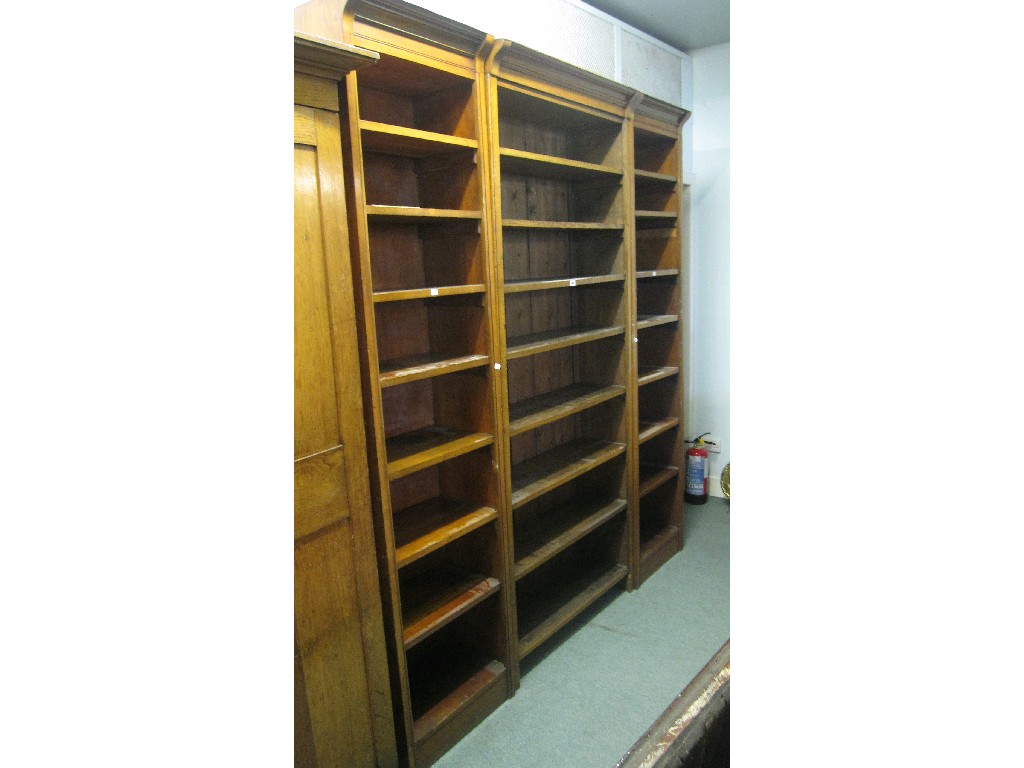 Appraisal: Lot comprising three matching pine open bookcases