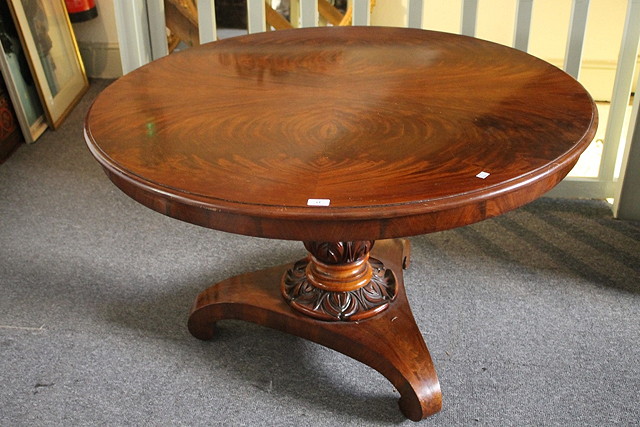 Appraisal: A VICTORIAN MAHOGANY CIRCULAR DINING TABLE with tip-up top on