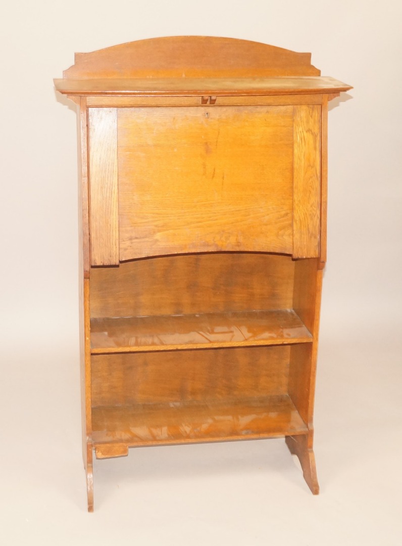 Appraisal: An early thC oak bureau with raised back above a