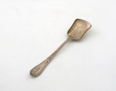 Appraisal: A Victorian silver Grecian pattern ice cream spade the terminal