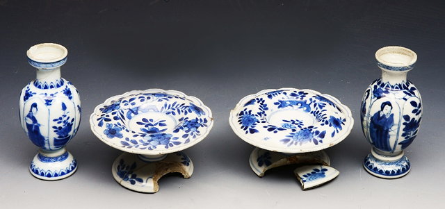 Appraisal: A PAIR OF TH CENTURY CHINESE BLUE AND WHITE SMALL