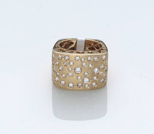 Appraisal: A diamond and k gold ring estimated total diamond weight