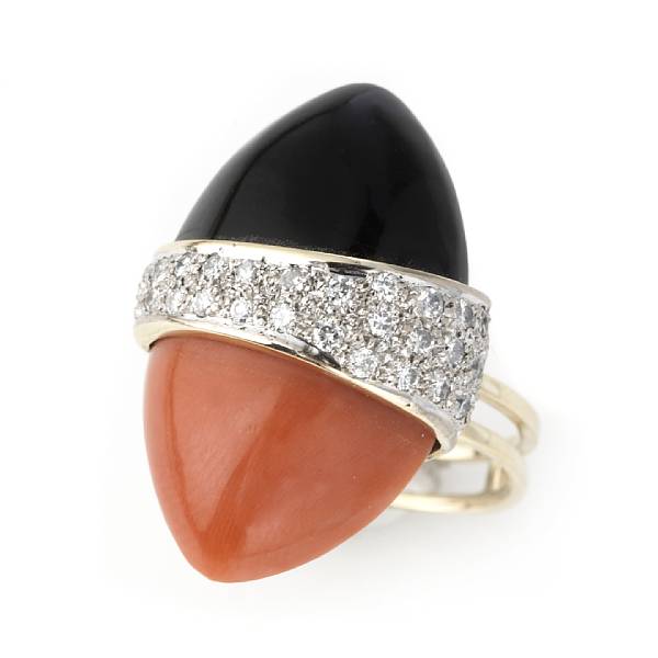 Appraisal: A coral black onyx diamond and k gold ring