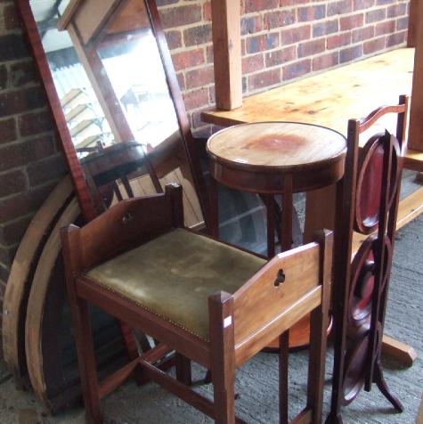 Appraisal: An Edwardian inlaid mahogany two-tier jardinare stand an arch topped