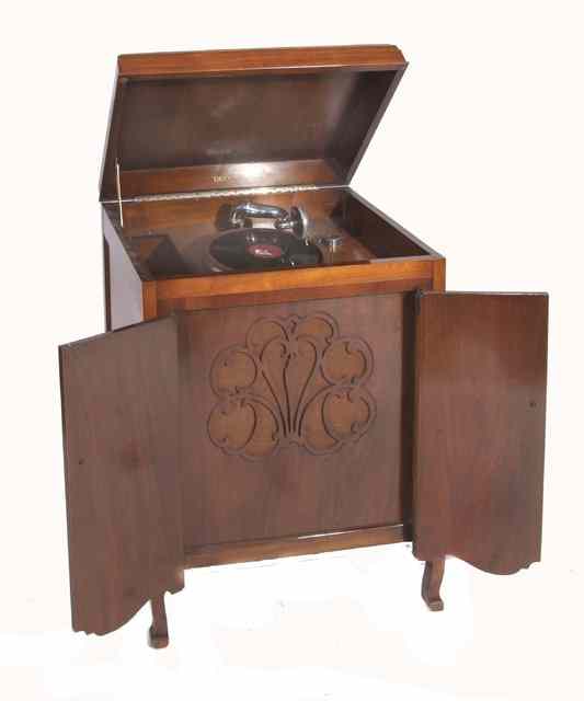 Appraisal: A 'S DECCA WALNUT FREESTANDING GRAMAPHONE in cabinet with lifting