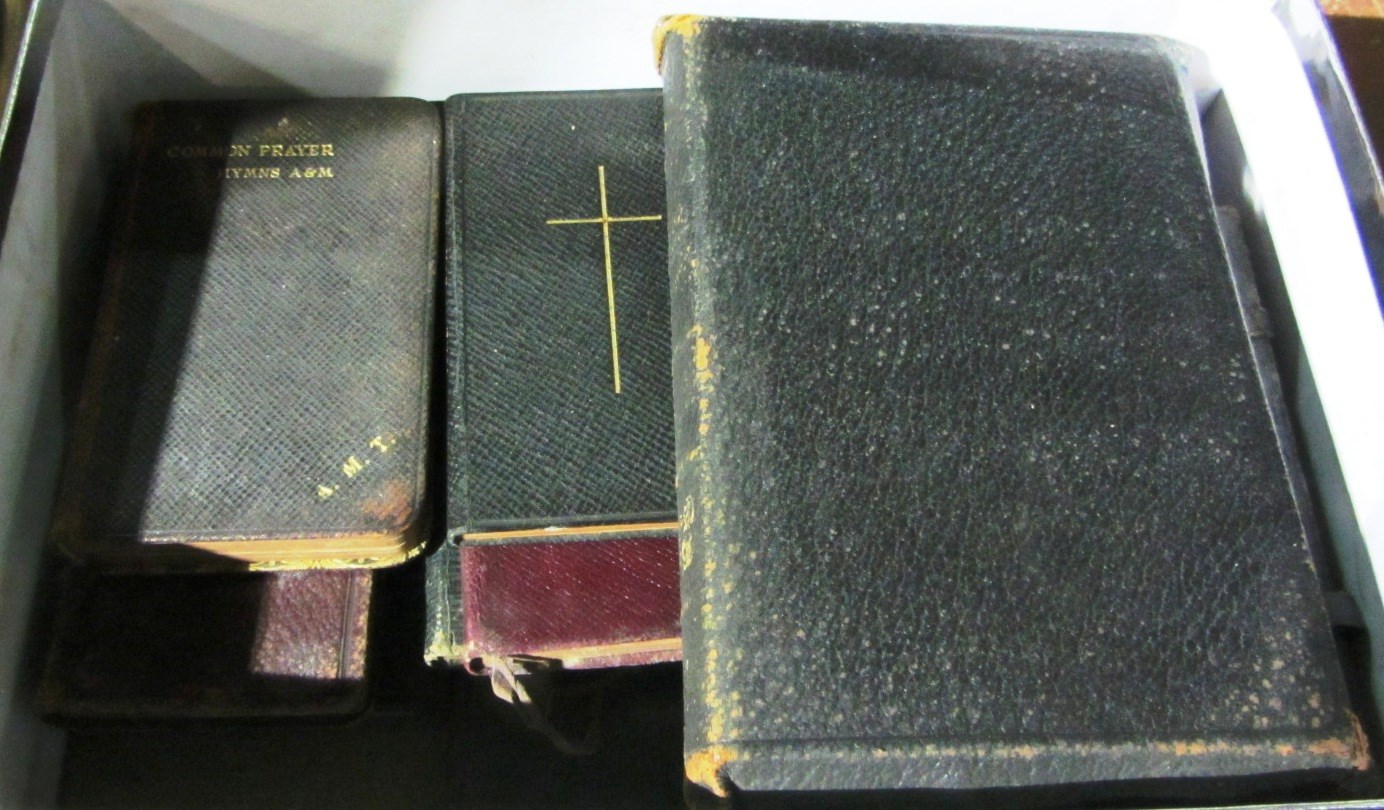 Appraisal: A quantity of small religious books