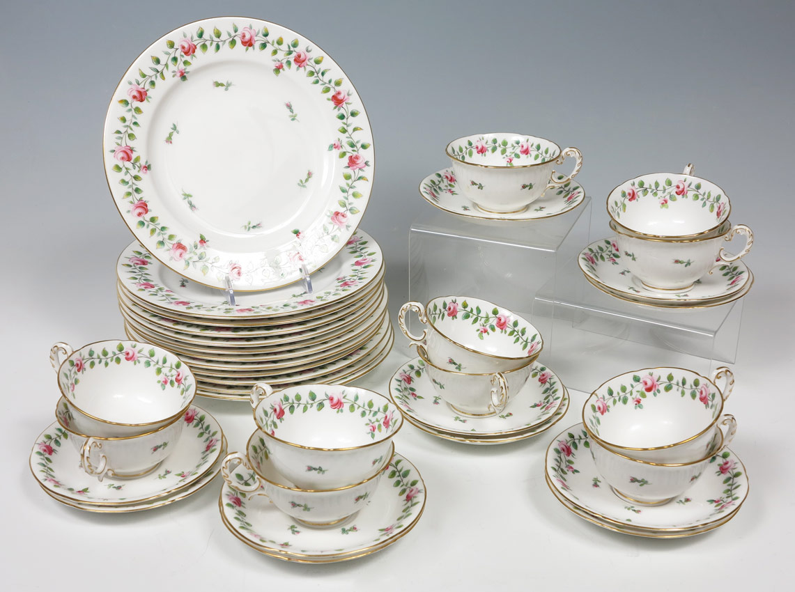 Appraisal: ROYAL WORCESTER FLORAL MOTIF CHINA LUNCHEON SET Approx pieces with