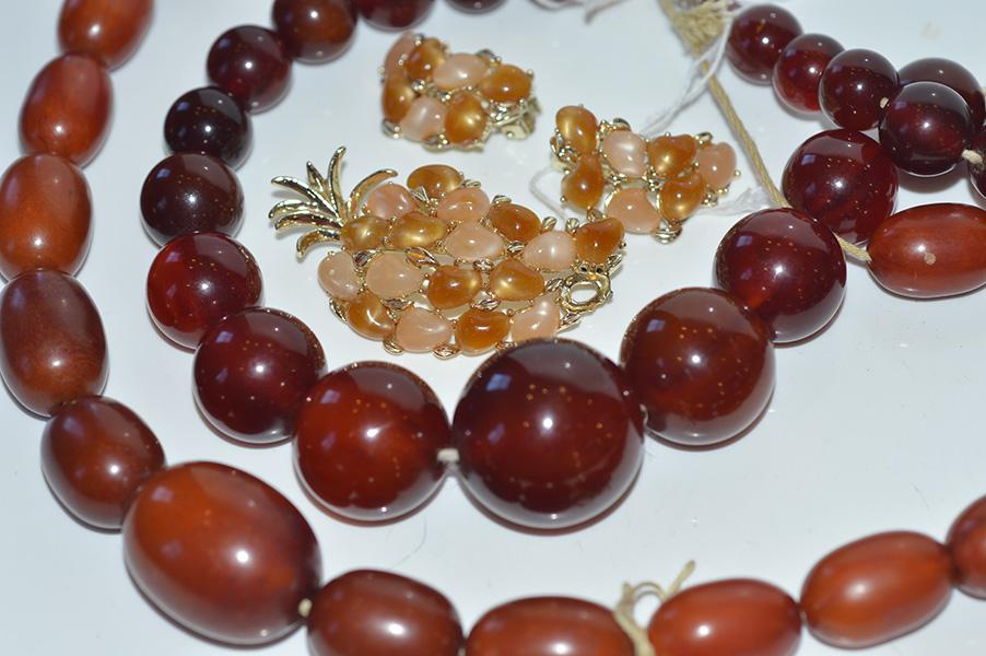 Appraisal: A CHERRY RESIN BEAD NECKLACE TOGETHER WITH A BAKELITE NECKLACE