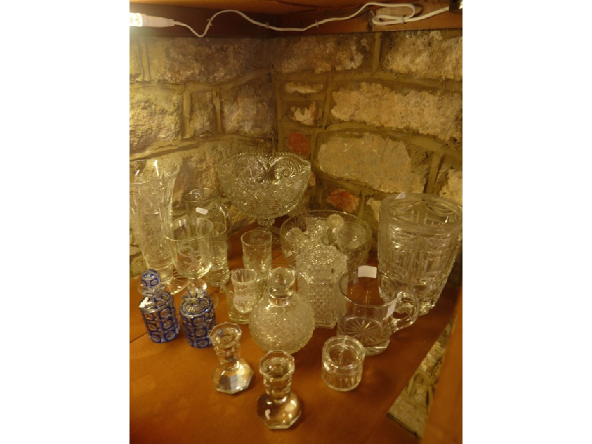 Appraisal: A collection of glassware to include a pair of clear