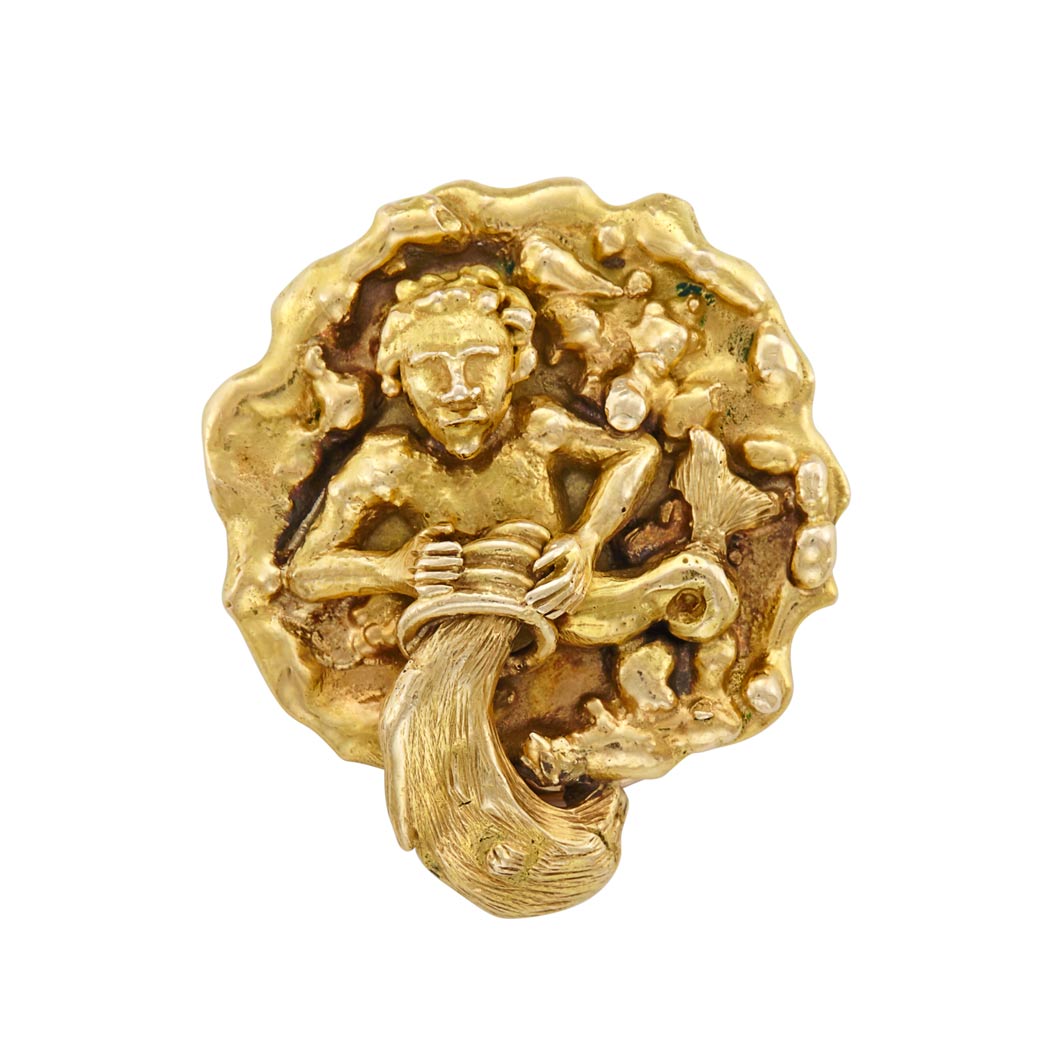 Appraisal: Sculpted Gold Aquarius Clip Ap dwts C Estate of Jacqueline