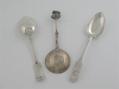 Appraisal: A pair of early th century unascribed fiddle dessert spoons