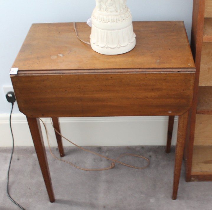 Appraisal: A late thC mahogany Pembroke table with frieze drawer and