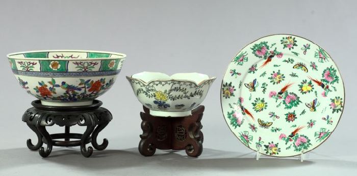 Appraisal: Three-Piece Group of Oriental Porcelain consisting of a Chinese polychrome-enameled