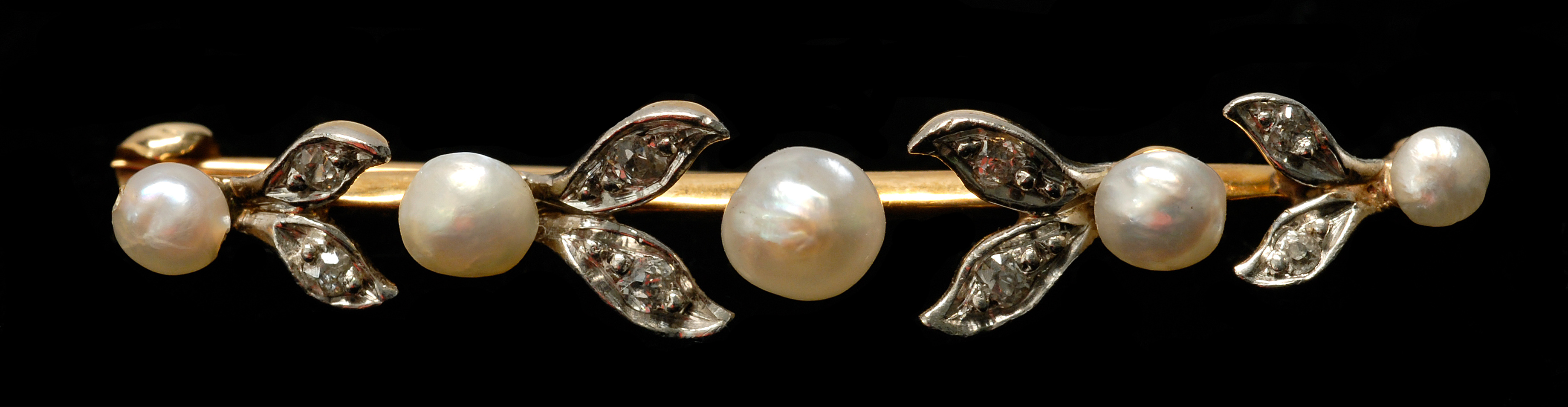 Appraisal: KT YELLOW GOLD DIAMOND AND PEARL BAR PIN Five pearls