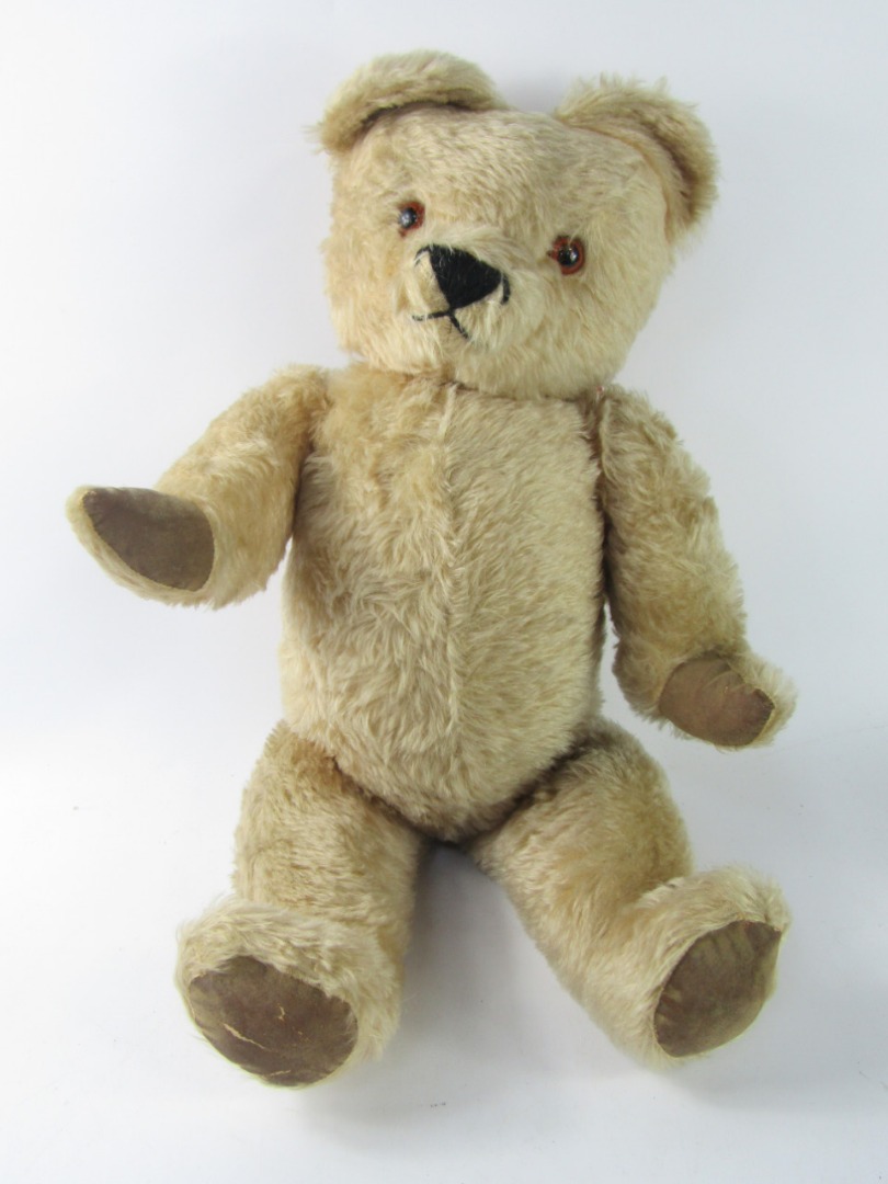 Appraisal: A mohair growler teddy bear with leather pads