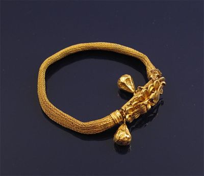 Appraisal: A gold mesh link bracelet g