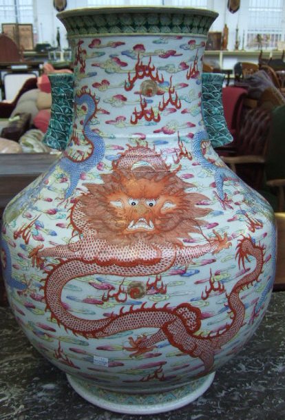 Appraisal: A large 'famille-rose' porcelain vase Qing dynasty th century of